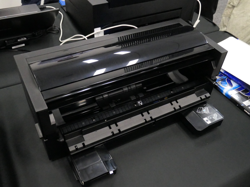 SC-PX1VL用のロール紙ユニット（別売）。