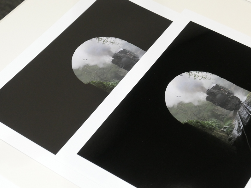 手前から照明を当てたところ。左が従来モデル、右がPX1Vによるプリント。左は照明を受けて暗部が浮いて見えている。