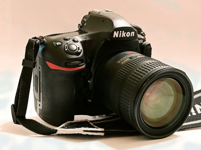 筆者が現在最も多く使用しているデジタル一眼レフカメラ「ニコンD850」。