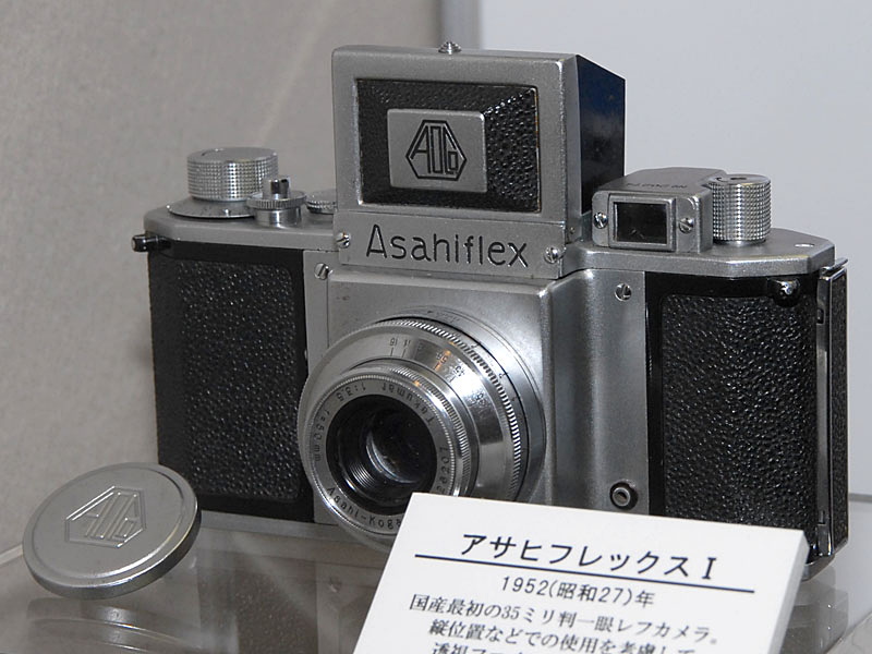 国産最初の35mm一眼レフカメラ「アサヒフレックスI」（1952年）