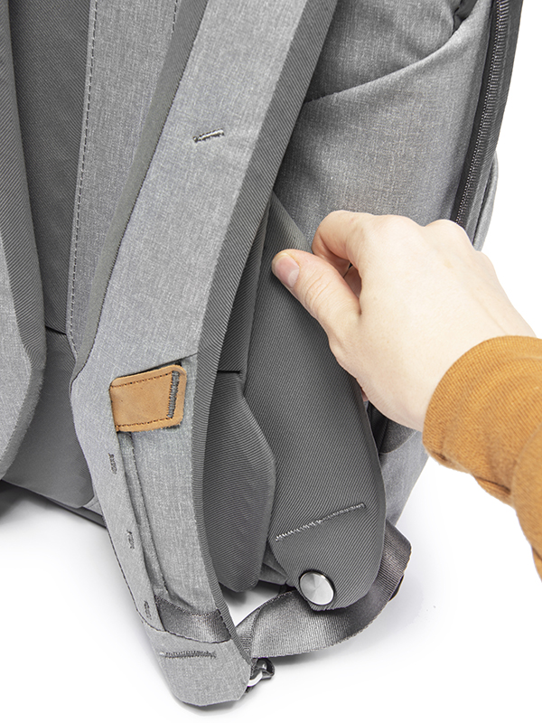 背面への収納イメージ