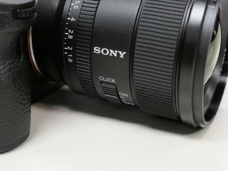 絞りリングのクリックをオンオフできる。