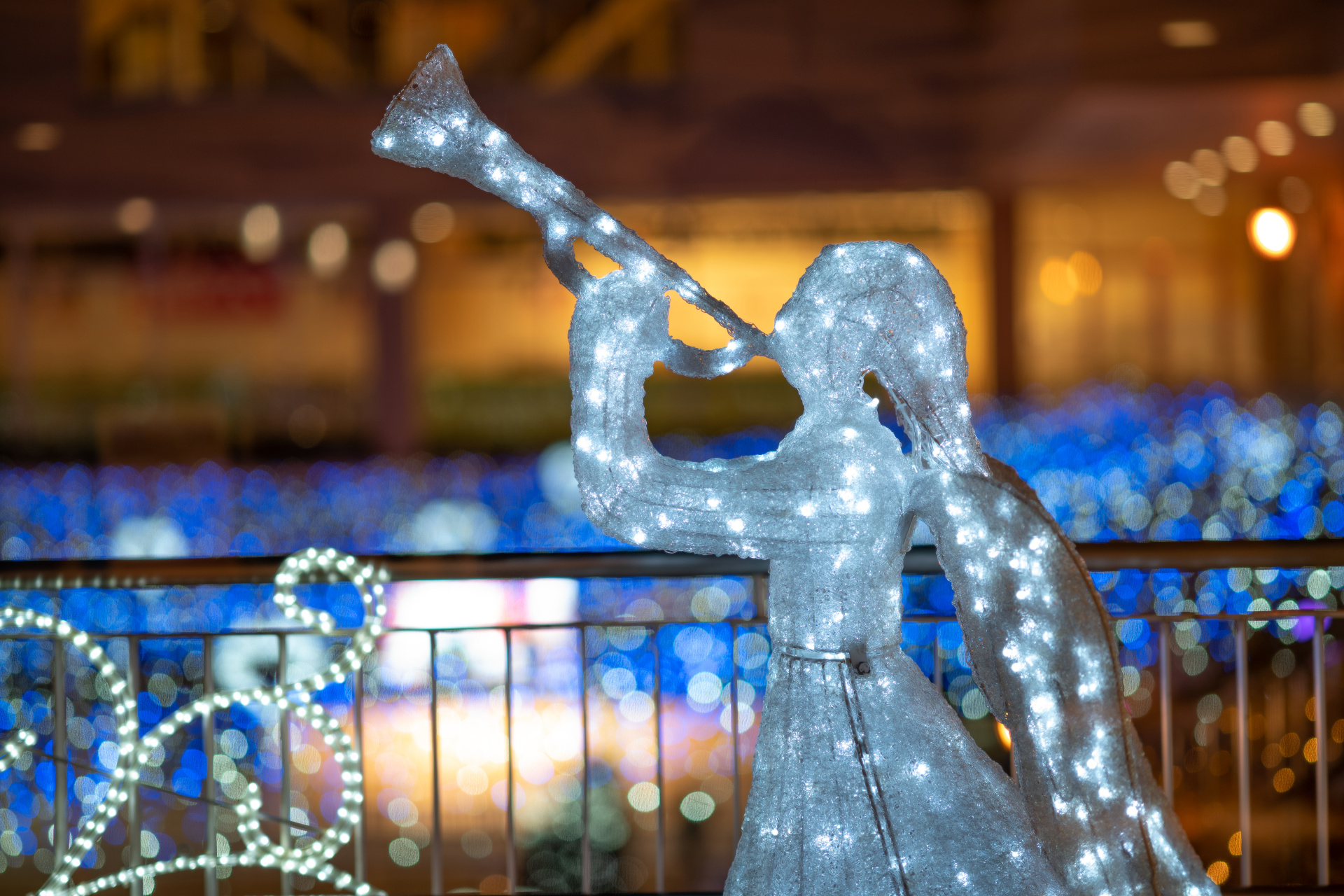 ライトアップも華麗なボケ味でひと味違ったテイストで撮影できる。ライカM10-P / ISO100 / F1.5 / 1/90秒 / WBオート