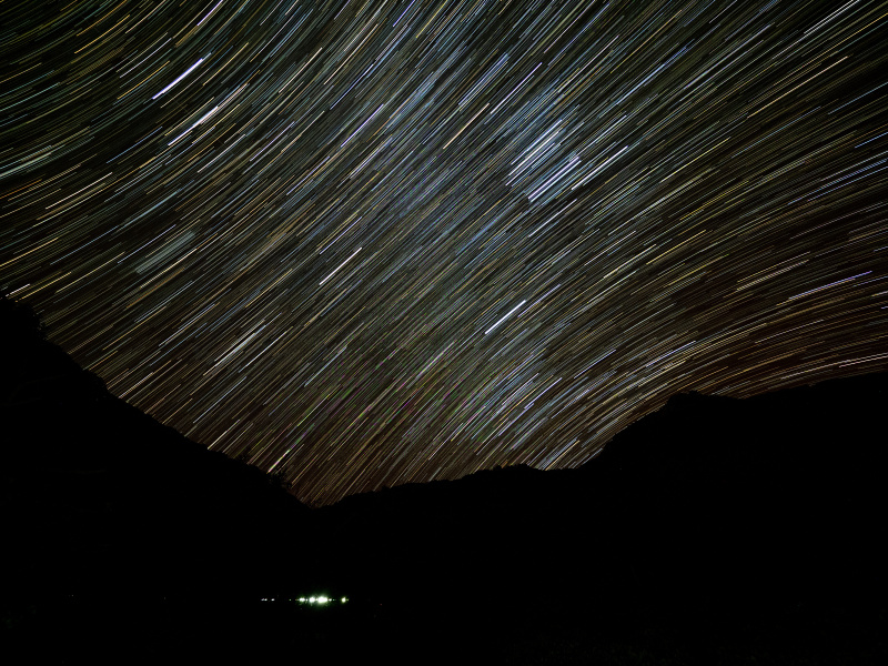 OLYMPUS OM-D E-M5 Mark III / M.ZUIKO DIGITAL ED 7-14mm F2.8 PRO / 7mm / マニュアル露出（F2.8・30秒）ライブコンポジット64コマ撮影 / ISO 1600