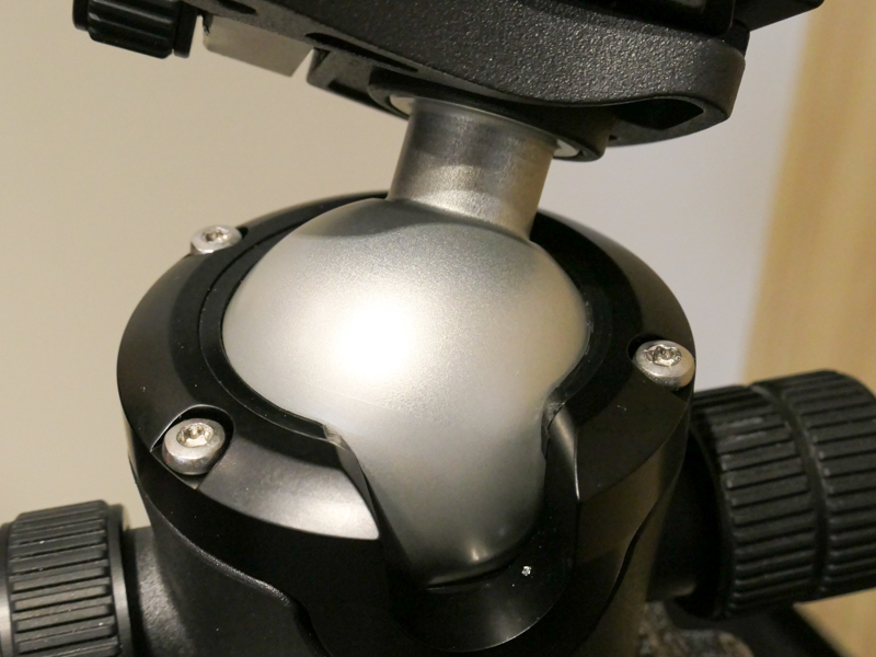 ボールに新処方のテフロン系コーティングを施した。