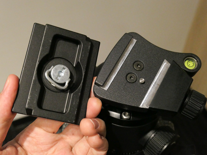 アルカスイス互換形状のプレートを採用