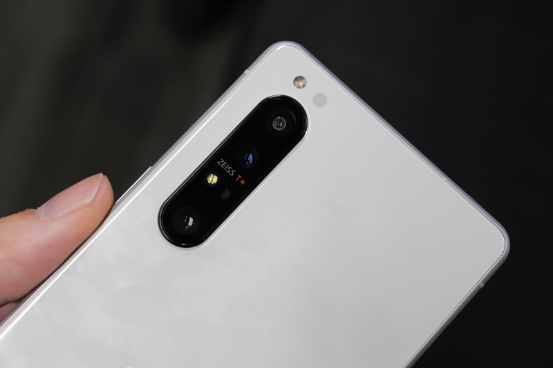 Xperia 1 II。写真はグローバルモデル