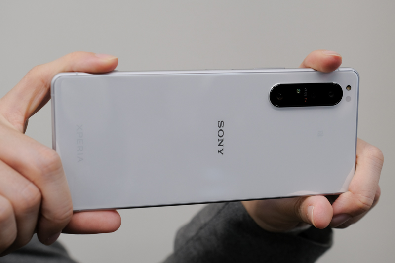 写真はグローバルモデル（ホワイト）