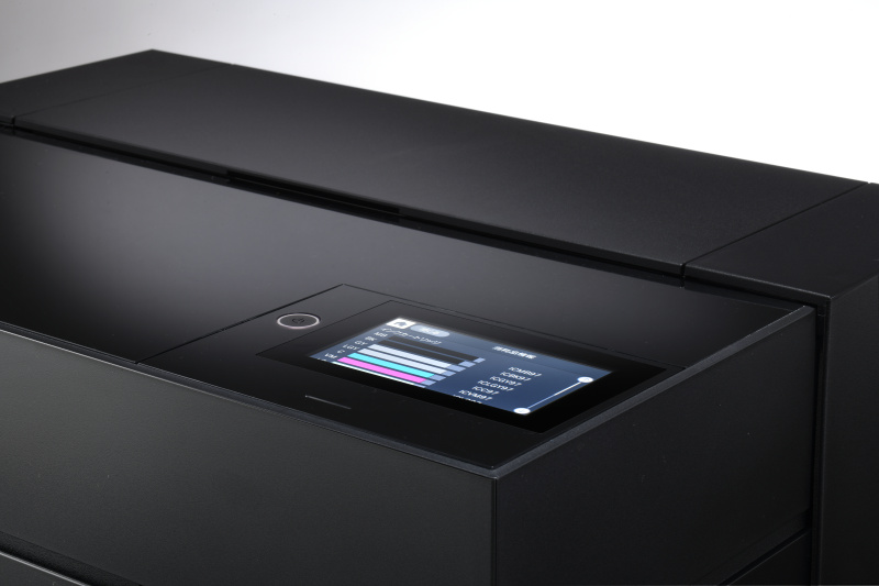 ディスプレイを起こしたところと、畳んだところ。