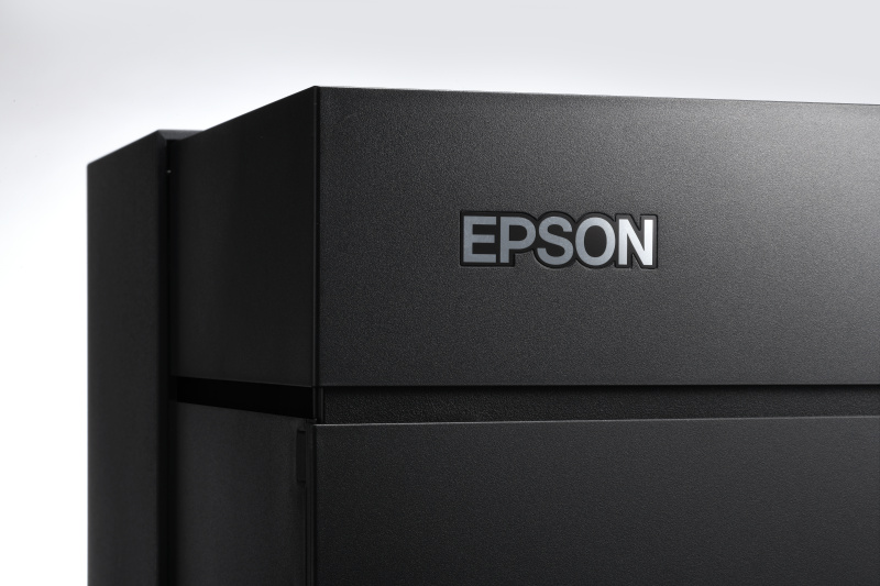 一見"四角い箱"に思えるスタイリングだが、実は"3つの塊"が組み合わさっている。「紙を入れる」「プリントする」「紙が出てくる」というプリンターの最小要素を表現した。