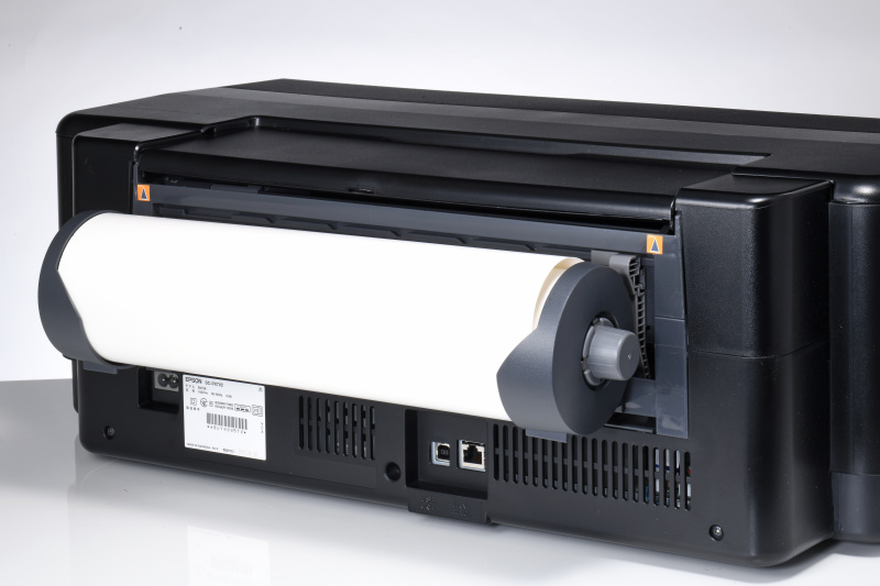 参考：従来機種SC-PX5V IIのロール紙アダプター。用紙をセットする手順が多少煩雑だった。