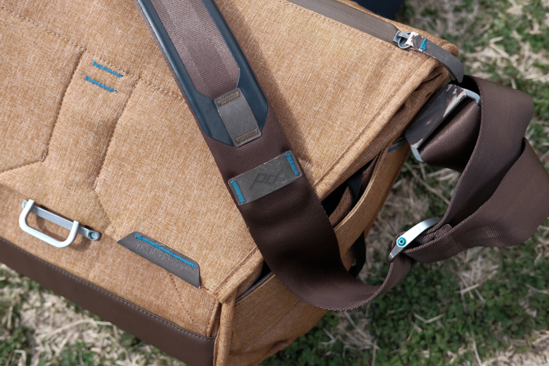 旧モデル。ストラップは幅がひろくすべりが良いタイプ