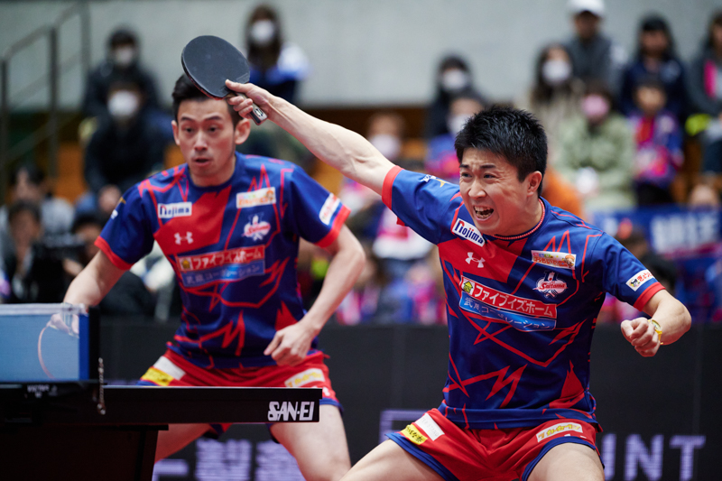 気迫あふれるプレーヤー神巧也（T.T彩たま）。スポーツにおいても瞳AFは有効だ。選手は常に微動しているので、高精度に合焦し続けるにはターゲット追尾AFが役立つ。<br><span class="fnt-85">Nikon Z 6/ NIKKOR Z 70-200mm f/2.8 VR S / 200mm / マニュアル露出（F2.8、1/1,250秒） / ISO 8000 / WB:4,570K</span>