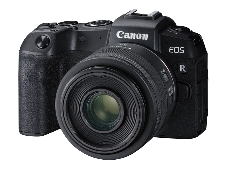 2019年に発売した製品のひとつ「EOS RP」