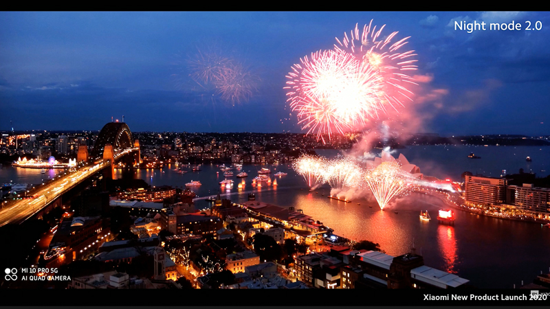 「ナイトモード2.0」の撮影例。花火と夜景のどちらにも階調が残っている。