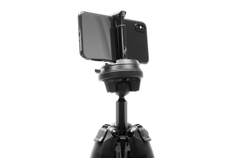 スマートフォンホルダー使用例。写真はカーボン