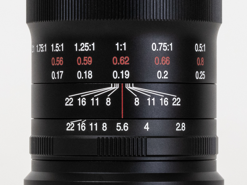 フォーカスリング、距離指標、絞りリングのアップ