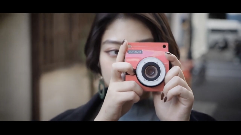 「<a href="https://www.youtube.com/watch?v=gRz7UO9i1xg" class="n" target="_blank">BONZART ZIEGEL PV</a>」より（以下同）