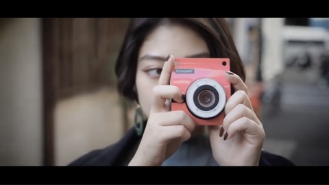 Bonzart Ziegel ピンク 19,800円、背面のボタンで設定操作できるトイ