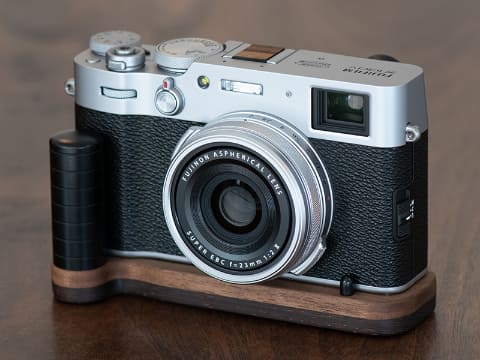 JBカメラデザイン、FUJIFILM X100V専用のグリップ付カメラベース