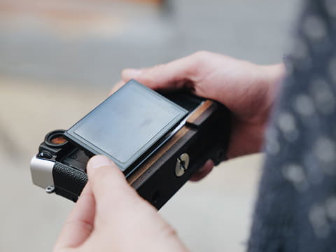 JBカメラデザイン、FUJIFILM X100V専用のグリップ付カメラベース