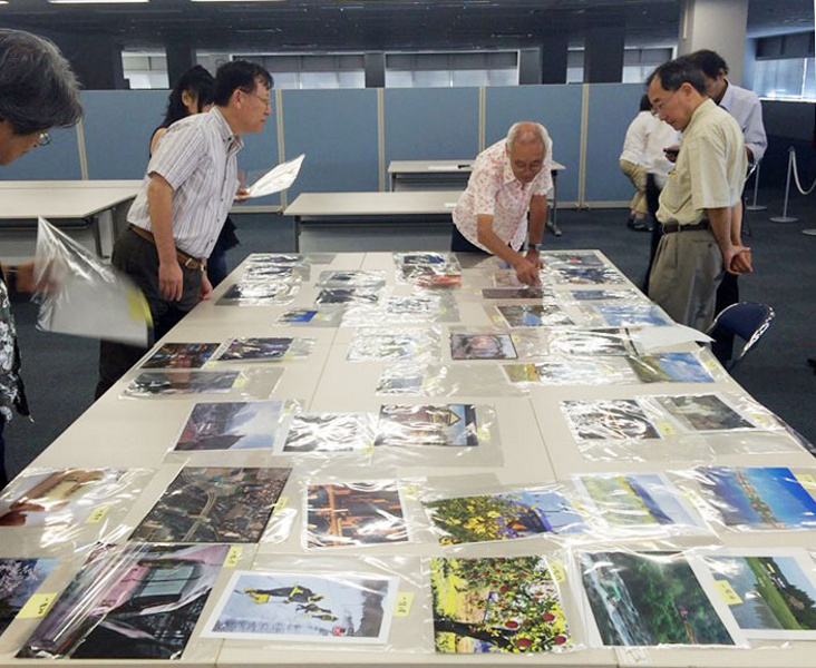 鉄道風景コンテストの審査風景