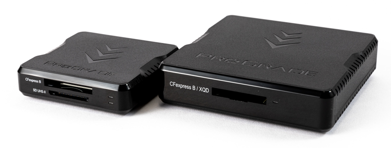 左がUSB3.2 Gen2対応 (CFexpress B/SD) ダブルスロット カードリーダー、右がThunderbolt 3専用 (CFexpress B) カードリーダー