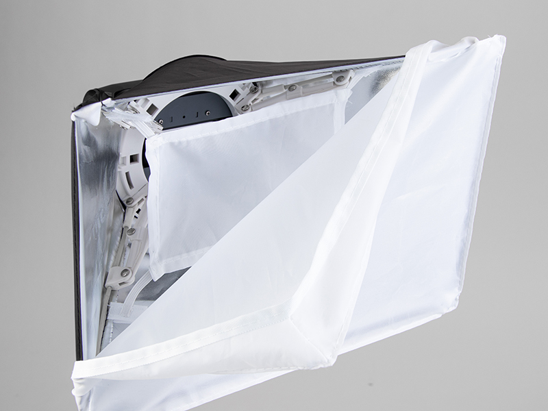 初回ロットのみに付属するミニソフトボックス MS-01