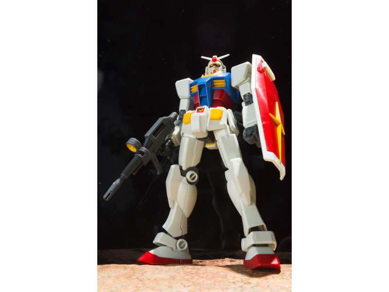 <center>画面に脚の白い映り込みができている</center>