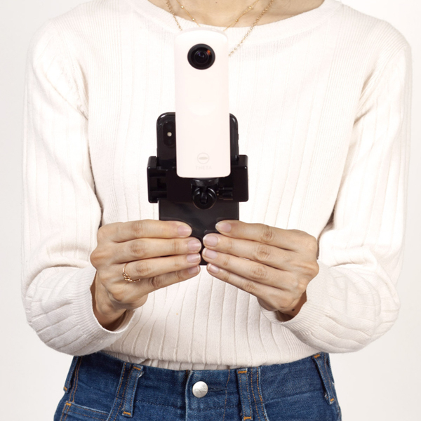 RICOH THETA スマートフォンホルダー（TO-1）の使用例