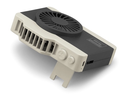 ローライのロゴが入った、首掛けできる携帯扇風機 - デジカメ Watch