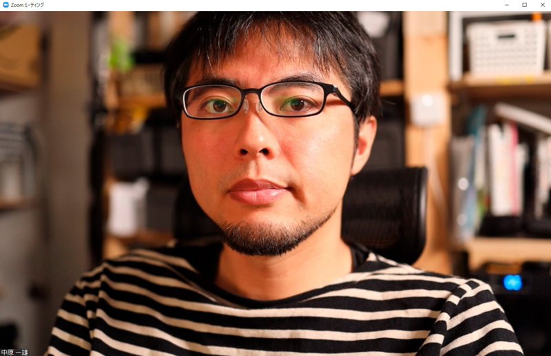 背景の明るさを少し落としてWB曇りに設定し暖色の落ち着いた雰囲気に