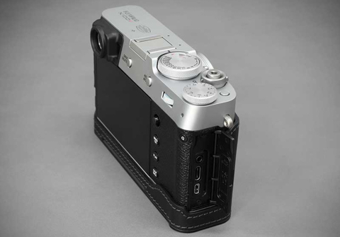 FUJIFILM X100V用のレザーカメラケース - デジカメ Watch