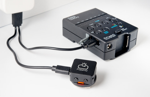 分離してワイヤレス発光できる小型汎用ストロボ「FlashQ Q20II