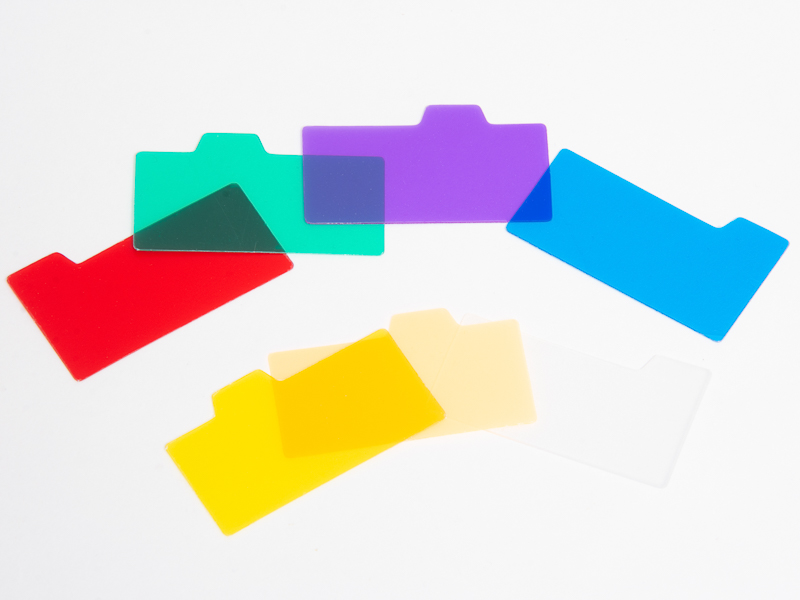 7枚のカラーフィルターが付属する。赤、緑、紫、青、黄色、オレンジ、透明だ。ストロボ光が当たったところにだけ色を付けて、エキセントリックな表現ができる。