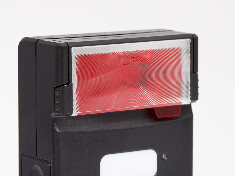 フィルターは発光部の下側から差し込む。