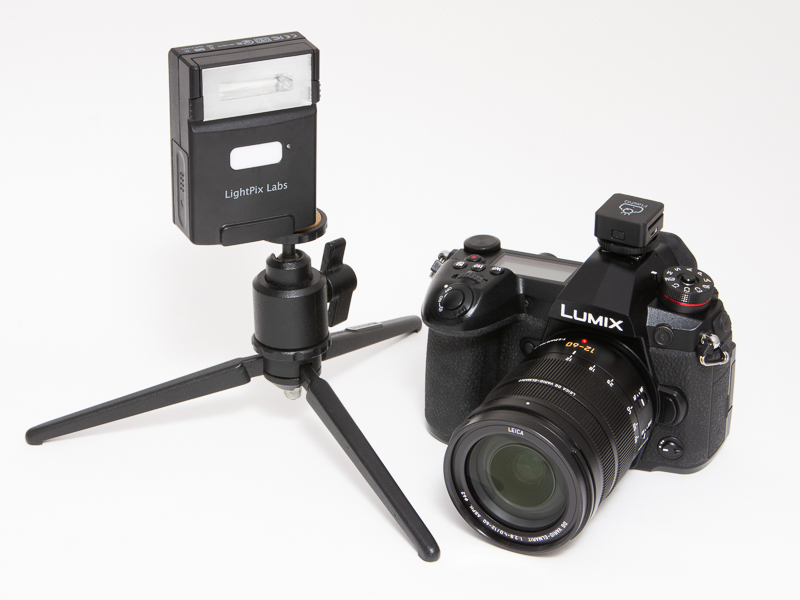 Q20IIを三脚やスタンドに装着すれば、様々な角度から発光でき、クリエイティブなライティングが楽しめる。