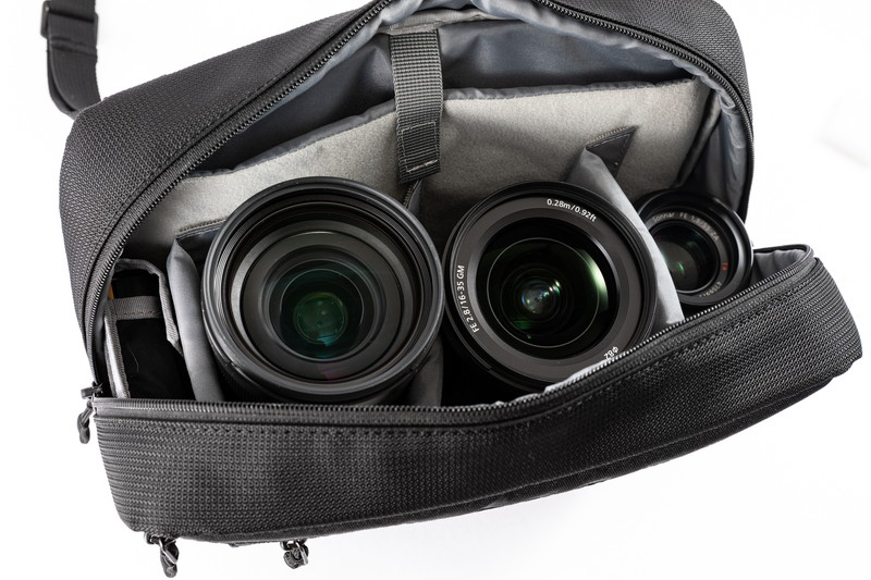 FE 24-70mm F2.8 GM、FE 16-35mm F2.8 GM、Sonnar T＊ FE 55mm F1.8 ZA、バッテリーケースを収納
