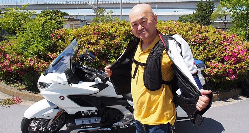 無類のバイク好きとして紹介されている高橋名人。本製品の印象を製品ページで語っている。
