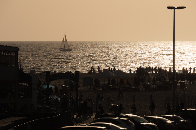 RAW現像<br>　<br><span class="fnt-120">RAWで撮っても画像処理やプリントに必要な情報が入っていないと意味がありません。ハイライトの白飛びやシャドウの黒つぶれなど後から救済できない要素もあります。画像処理に頼らない撮影を心がけていれば、いまのデジタルカメラは高画質なので撮って出しのJPEGで十分です。きちんと撮れていて初めて、同時記録のRAWのポテンシャルを引き出せるようになるのです。</span>