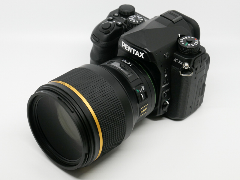 PENTAX K-1 Mark IIに装着したところ。