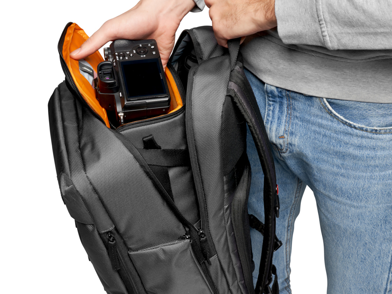 ギアアップ クリエイターボックス M II。バッグの中に入れて使用しているところ