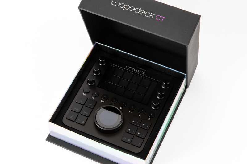 Apple製品を思わせるようなかなりしっかりとした箱に入っている