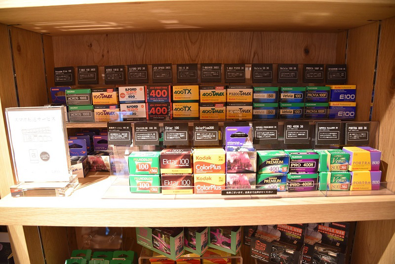 銀塩カメラ用のフィルムはここで販売している