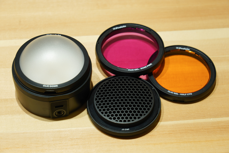 「Profoto C1 Plus」（左端）。右側のライトシェーピングツールはそれぞれ「Clic Gel Rose Pink」（中央上段）、「Clic Gel Half CTO」（右端）、「Clic Grid 20°」（中央下段）。