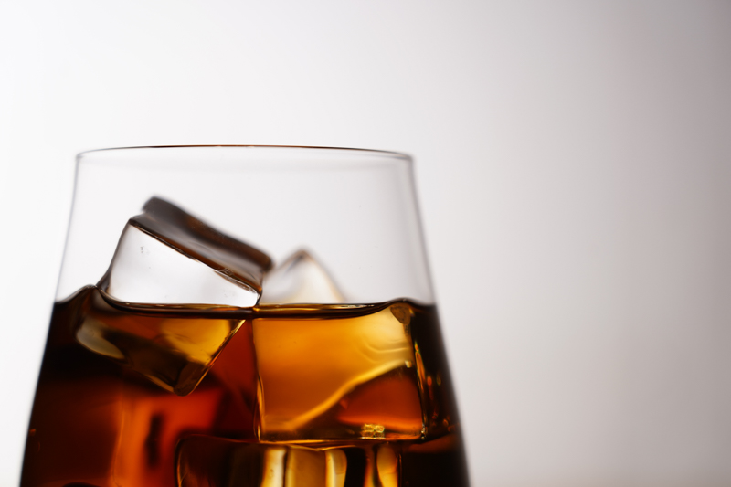 フラッシュを背景の壁にバウンスさせて撮影。