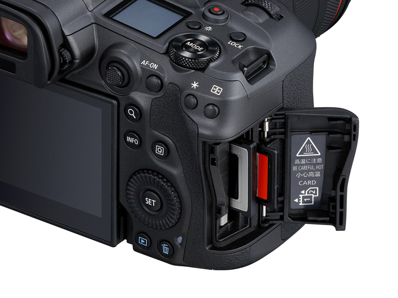 EOS R5の記録メディアスロット