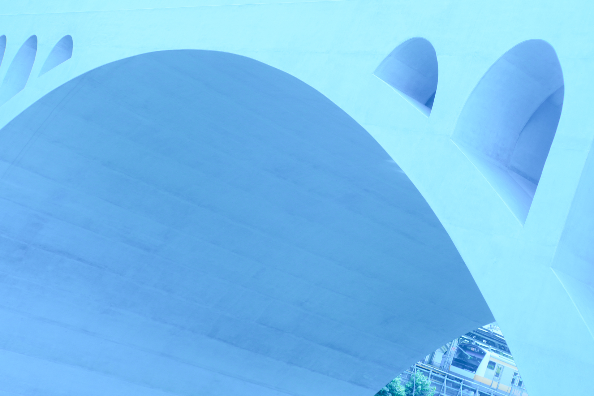 ソニーα6400　FE 18-200mm F3.5-6.3 OSS LE（31mm）　絞り優先オート（F5、1/400秒）　ISO 400　WB:電球