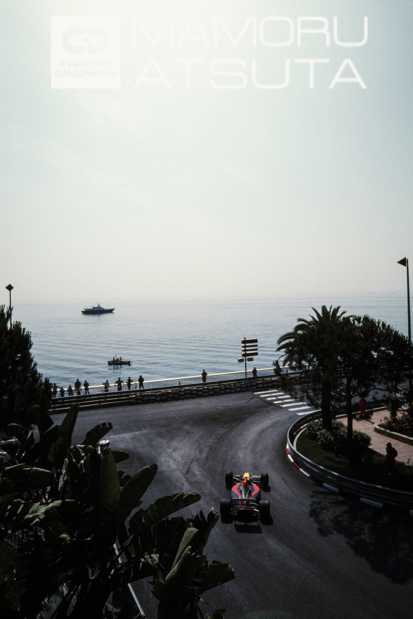 EOS-1 HS　EF20-35mm F2.8L（F8・1/500秒）KR