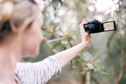 <a href="https://dc.watch.impress.co.jp/docs/news/1261276.html" class="n" target="_blank">パナソニック、海外でマイクロフォーサーズ機「LUMIX G100」を発表</a>より